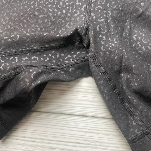 NWT Lululemon Align High-Rise Short 6" Leopard Daisy Emboss Black SIZE 6 - Picture 3 of 13